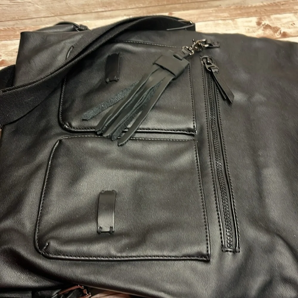 Sherpani Petra Crossbody Black Foldover Top Like New Condition